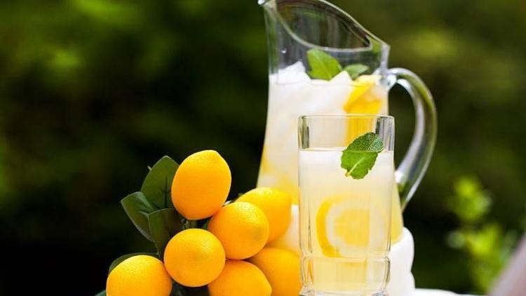 Hızlı kilo verdiren 2 günlük limonata diyeti