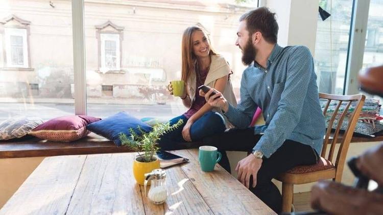 Ergenler neden yaşça büyük kişilere ilgi duyar?