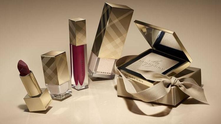 Burberry’den kış ayları için özel makyaj koleksiyonu