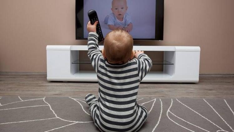 Televizyon çocukların konuşmasını geciktirir mi?
