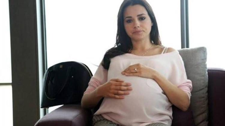 Özgü Namal anne oldu