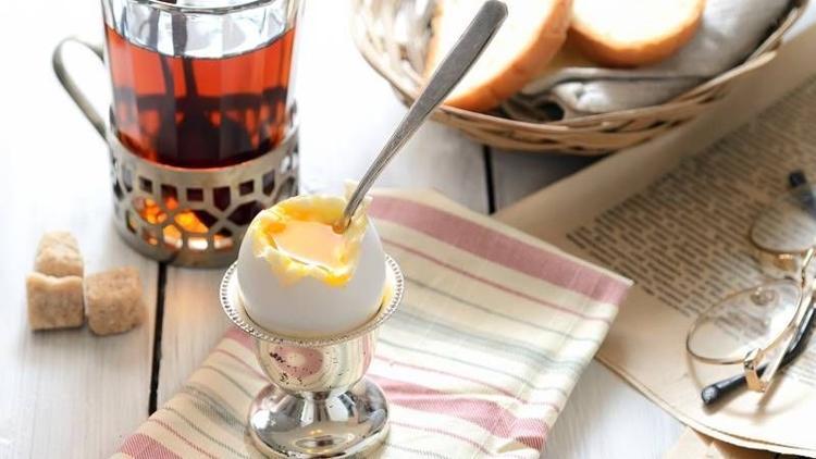 Kahvaltıda yumurtanın yanında çay içmeyin