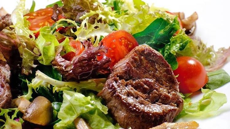 Etin yanında bol salata tüketin!