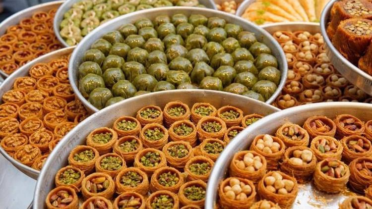 Bayramda tatlı tüketirken aşırıya kaçmayın