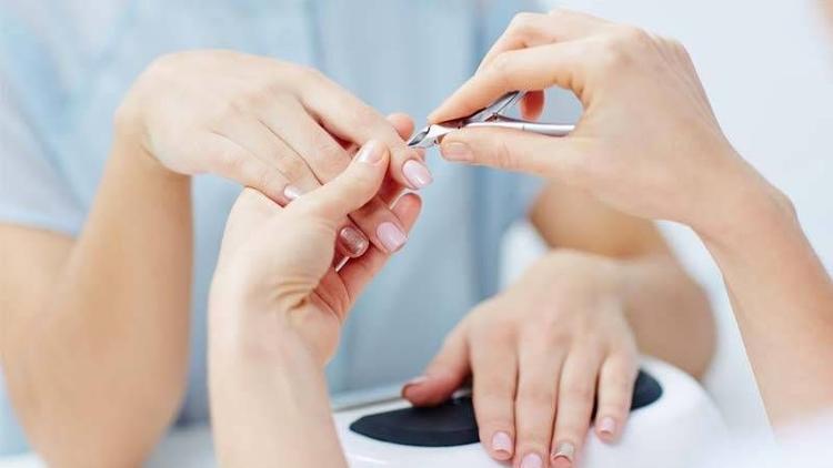 Berber, dişçi ve kuaförlerde bulaşıcı hastalık riski