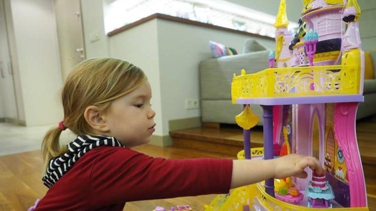 Melinasmom: “Oyuncaklar bazı kavramları temsil eder”