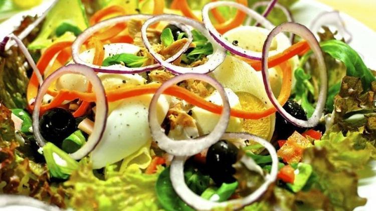 Salata yiyerek zayıflayabilir miyiz?
