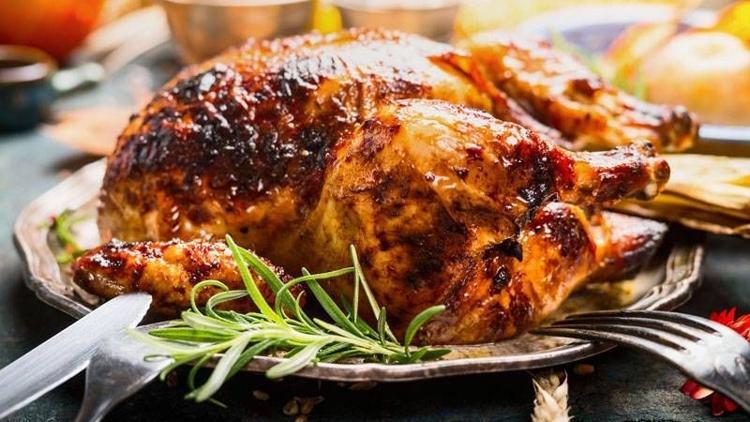 Yumuşak ve lezzetli bir hindi pişirmek için öneriler