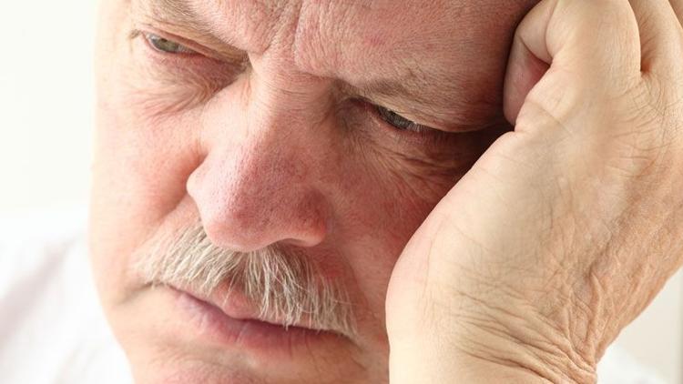 Alzheimer beyne 25 yıl öncesinde yerleşiyor