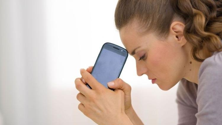 Cep telefonu bağlantısını kaybetme korkusu acı veriyor