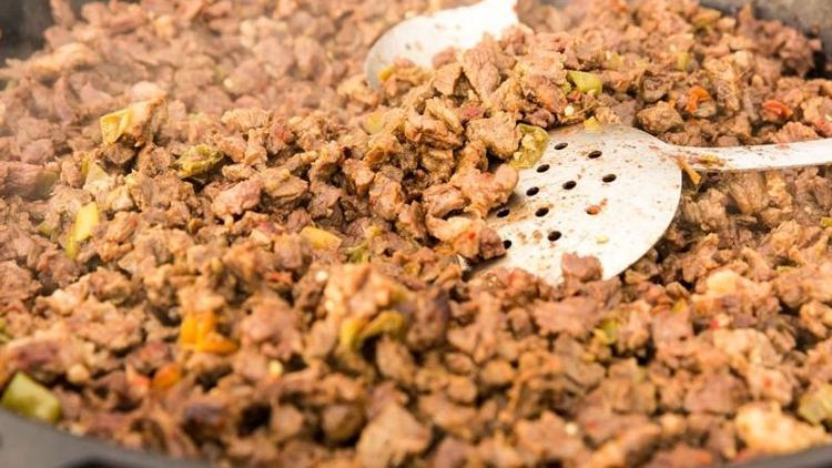 Kavurmayı salata ile tüketin