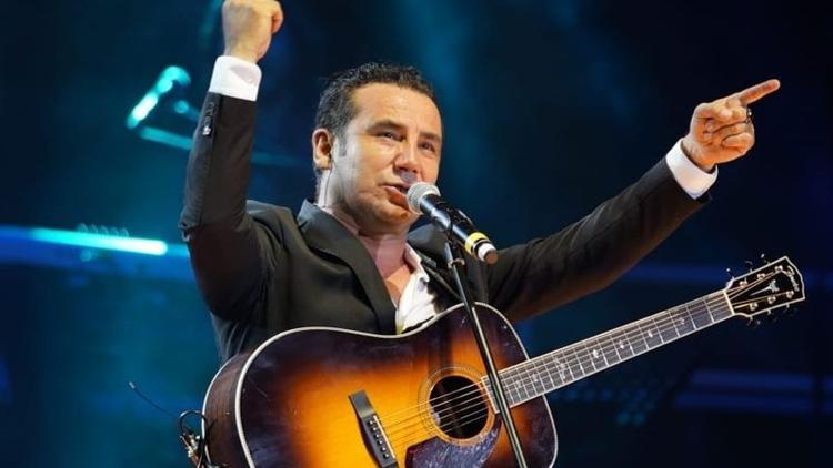 #EvdeKal #MüzikleKal canlı ev konserleri başlıyor!