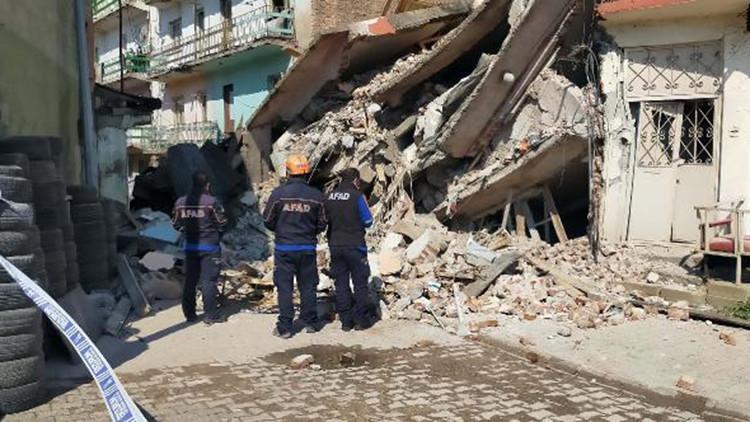 Erzurum'da çöken 5 katlı boş binada inceleme yapıldı