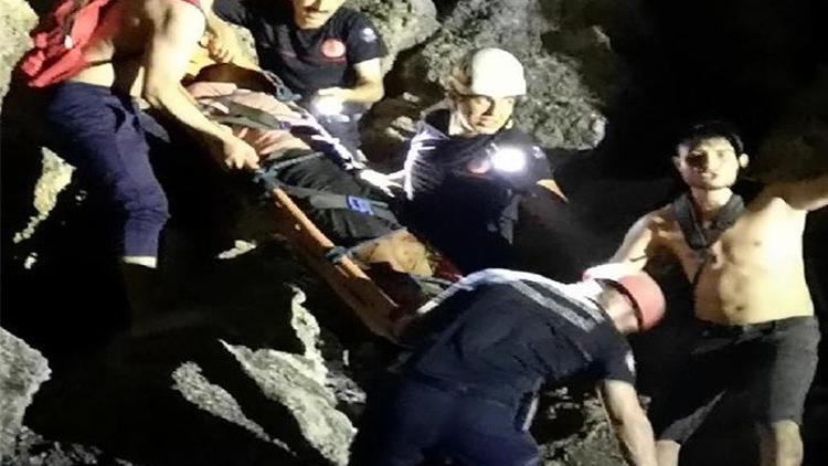 Arkadaşlarıyla şakalaşırken 20 metrelik falezlerden düştü