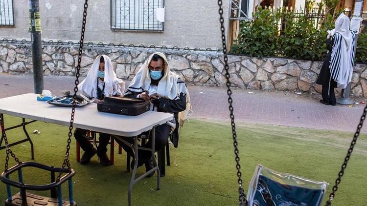 İsrail'de Covid-19 salgınında günlük vaka sayısı 1000'e yaklaşıyor