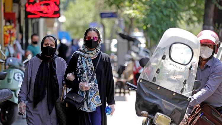 İran'da Covid-19 kaynaklı can kaybı 11 bini geçti