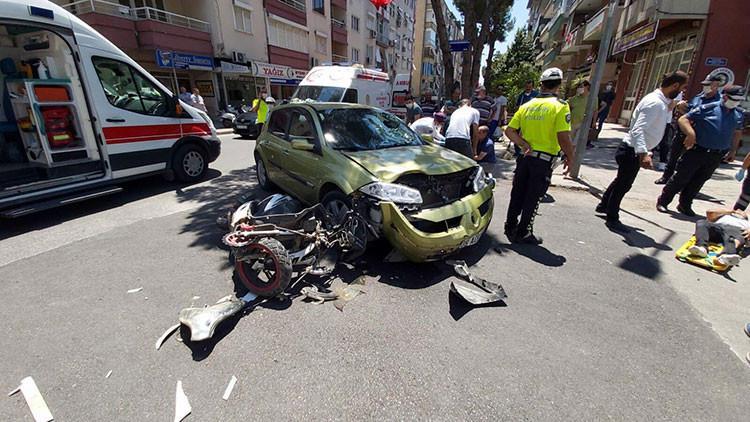 Otomobille motosiklet çarpıştı: 3 kişi yaralandı