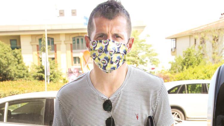 Neden logolu maske? ( EMRE BELÖZOĞLU)