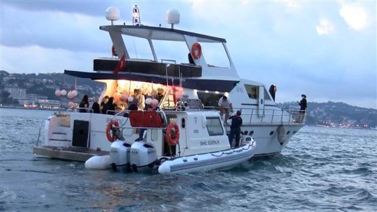 İstanbul Boğazı'nda teknelerde koronavirüs denetimi