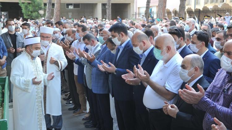 Bakan Soylu kayınpederini son yolculuğuna uğurladı