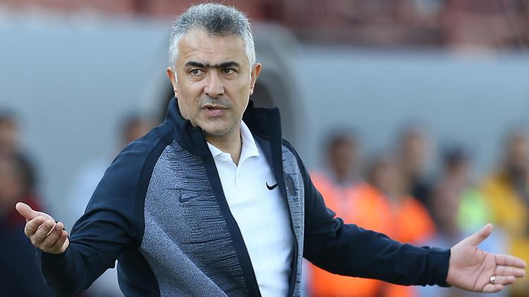 Hatayspor'u Süper Lig'e çıkaran Mehmet Altıparmak tarihe geçti!
