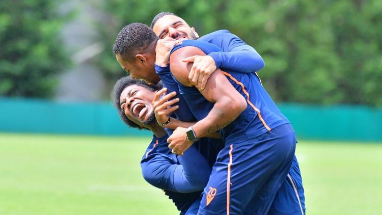 Başakşehir kadrosundaki 28 futbolcunun 23'ü ilk şampiyonluğuna yakın!