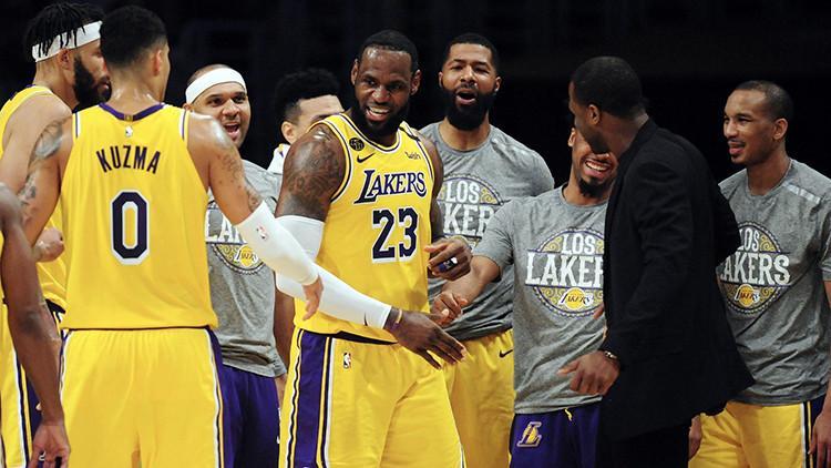 LeBron James'in oyuncu kartı 1.8 milyon dolara satıldı