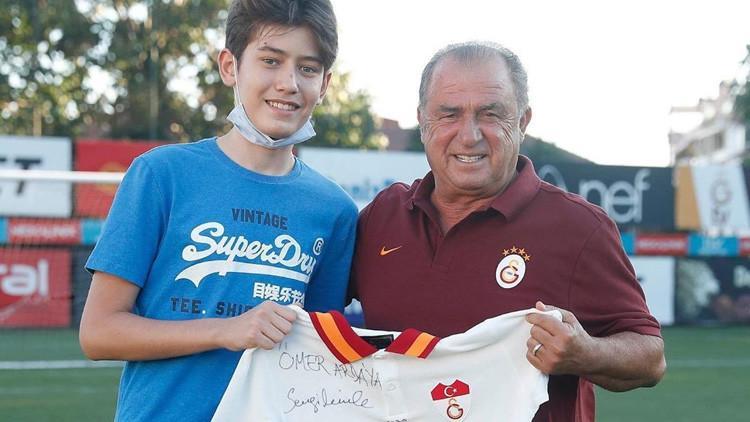 Galatasaray Teknik Direktörü Fatih Terim, LGS Türkiye 1.'si Ömer Arda Aydın ile buluştu