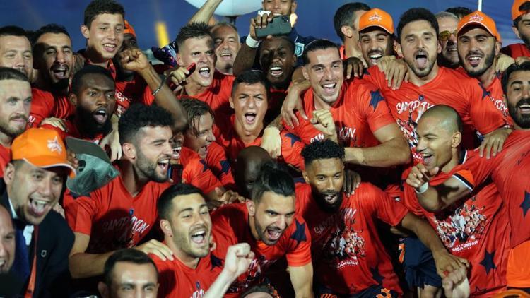 Başakşehir'de 13 futbolcu ilk kez şampiyonluk yaşadı
