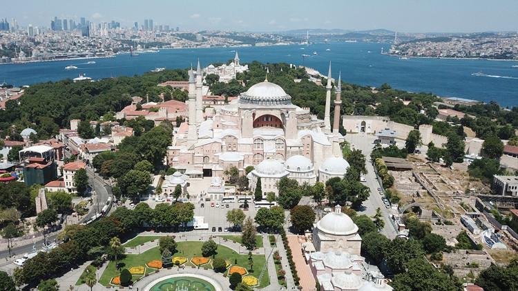 Son dakika haberi: Ayasofya Camii'nde ilk Cuma Namazı öncesi bazı yollar trafiğe kapatılacak
