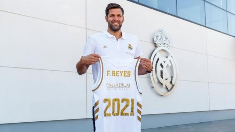 40 yaşındaki Felipe Reyes, 1 yıl daha Real Madrid'le devam edecek!