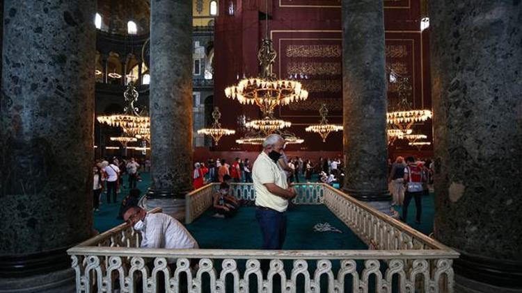 Ayasofya-i Kebir Cami-i Şerifi'ne ziyaretçi akını