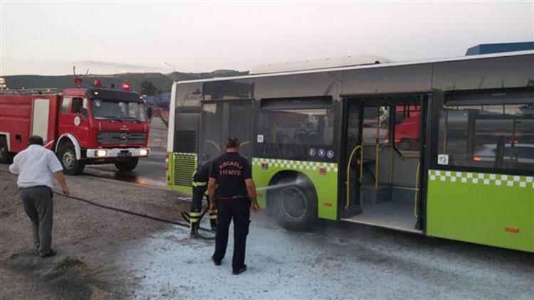 Otobüste çıkan yangın paniğe neden oldu! Facia son anda önlendi