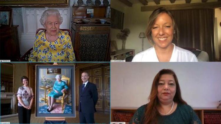 Yeni tablosunun açılışına görüntülü katıldı! Kraliçe Elizabeth'ten şaşırtan soru