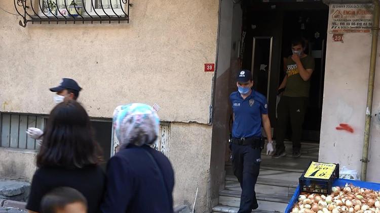 Sultangazi'de evden yayılan kötü koku paniğe neden oldu