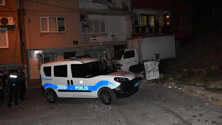 Kamyoneti ve evi soymaya çalıştı, tırmandığı binadan düşünce yakalandı