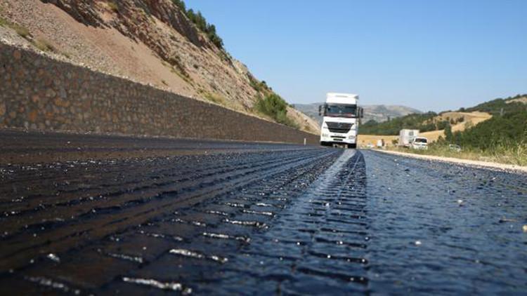Tokat'ta sıcak hava asfalt eritti