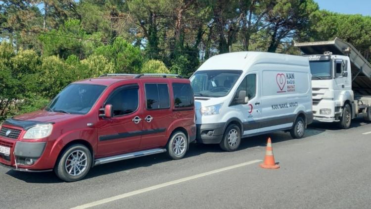 Kamyon Kızılay'ın kan aracına çarptı: 1 yaralı