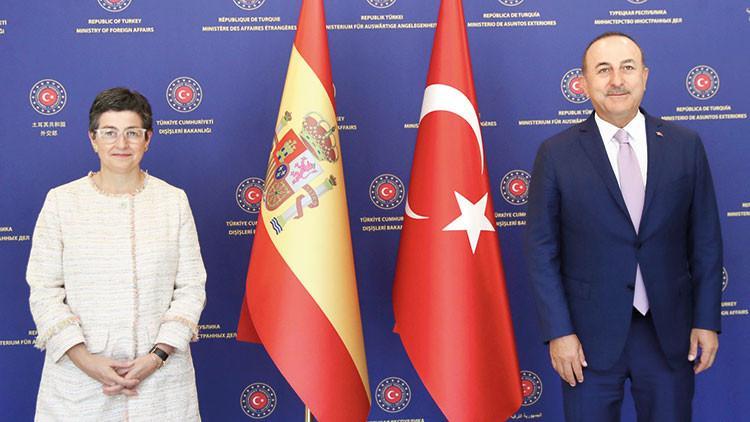 Çavuşoğlu’ndan İspanyol mevkidaşına anında müdahale: Ayasofya ortak ibadet evi olamaz
