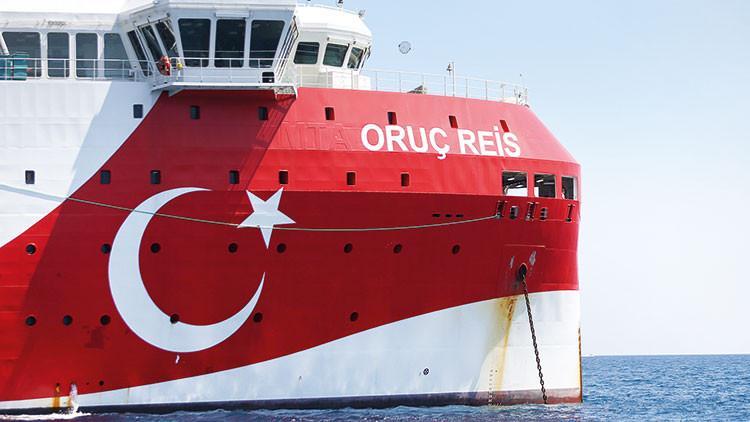 Kriz yatıştı, Miçotakis tiyatroya gitti