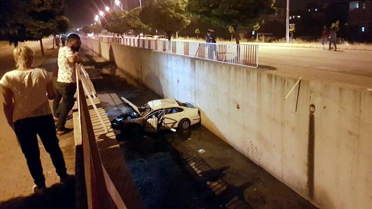 Sulama kanalına düşen otomobildeki 2 kişi yaralandı