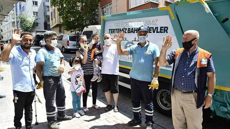 Temizlik görevlilerinden Beren’e sürpriz