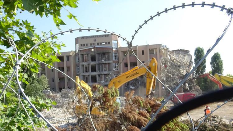 Silivri depremi'nden etkilenen İÜC Veteriner Fakültesi'nin yıkımına başlandı