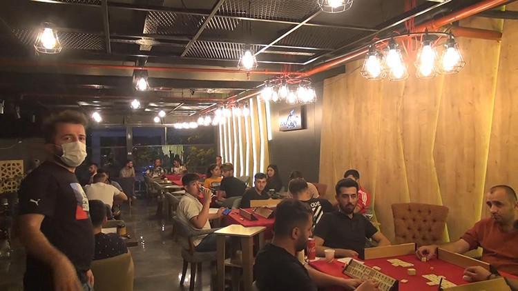 Esenyurt'ta koronavirüs baskını: Okey oynamaya devam ettiler