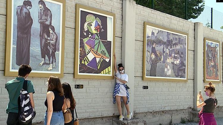 İstinat duvarları dünyaca ünlü tabloların replikalarıyla süslendi