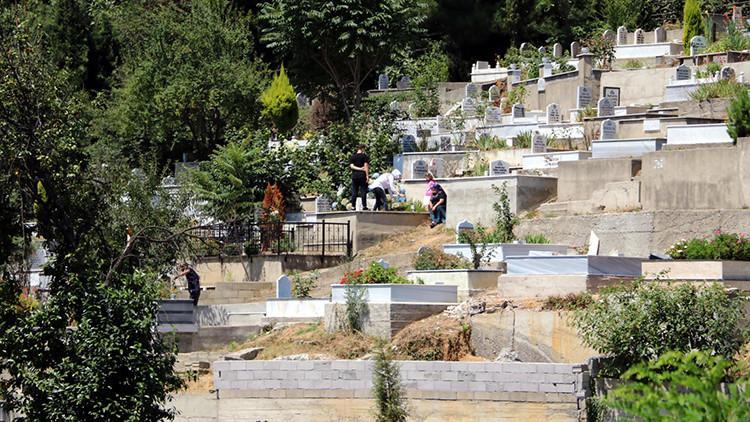 Zonguldak'ta, toplu ziyaretlerin yasaklandığı mezarlıklarda sakinlik hakim