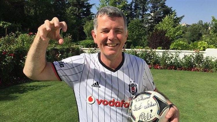 Beşiktaş Kulübünden Richard Moore'a tebrik