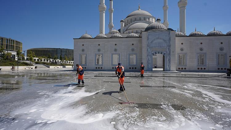 Başakşehir’de camilerde bayram temizliği