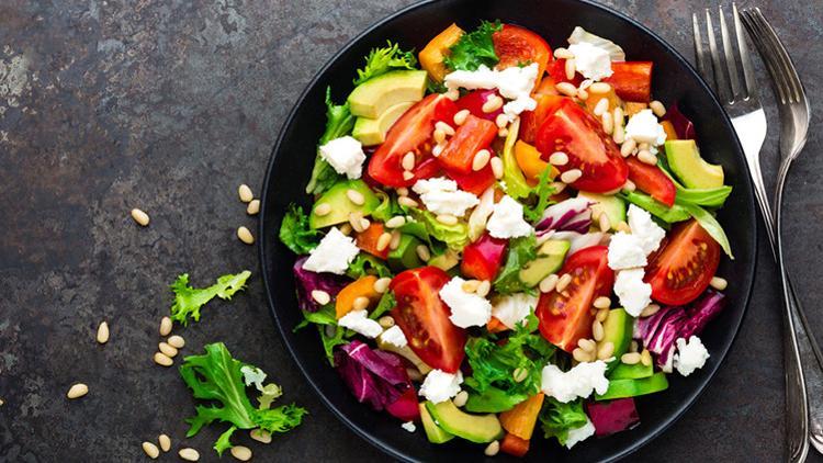 Hem Göze Hem Mideye: Gökkuşağı Salatası