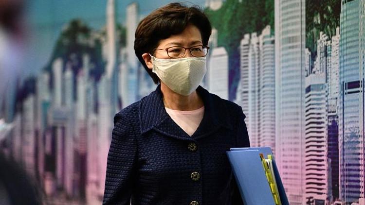 Hong Kong'da seçimler Covid-19 nedeniyle 1 yıl ertelendi